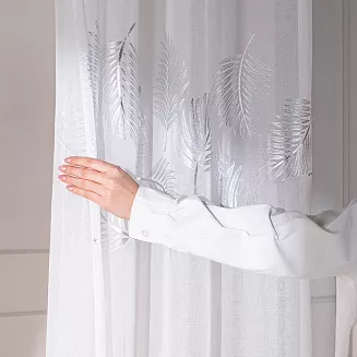 Firana gotowa na taśmie MARIETTA 140x250 biała ze srebrnym zdobieniem