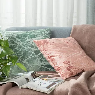 Poszewka dekoracyjna VELVET 45x45 Eurofirany różowa w marmurkowy wzór
