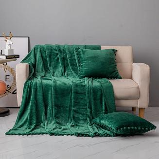 Koc narzuta Pompie 150x200 butelkowa zieleń z pomponami