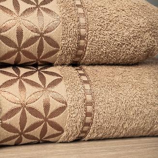 Ręcznik bawełniany PAOLA 50x90 karmelowy z bordiurą w rozety
