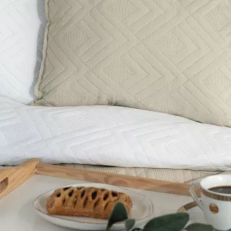 Narzuta dekoracyjna AVILA 170x210 pikowana wzór geomatryczny biała