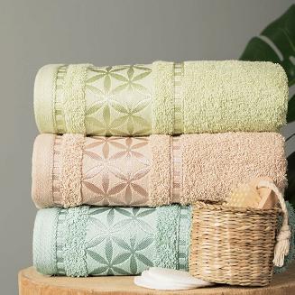 Ręcznik bawełniany PAOLA 50x90 pistacjowy z bordiurą w rozety