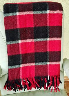 Koc wełniany z frędzlami 160x200 kratka czarny czerwony