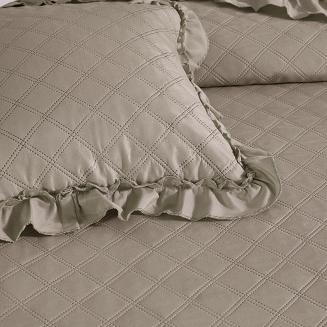 Narzuta dekoracyjna RUFFY 140x200 pikowana z falbanką brązowa