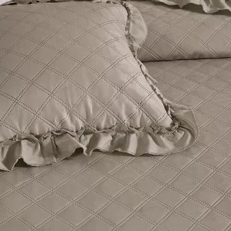 Narzuta dekoracyjna RUFFY 140x200 pikowana z falbanką brązowa