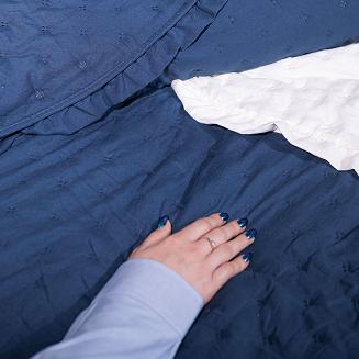 Narzuta dekoracyjna z falbaną WERONA 200x220 niebieska