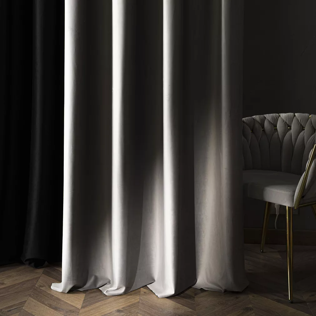 Zasłona gotowa na przelotkach BLACKOUT VELVET 140x250 jasnoszara