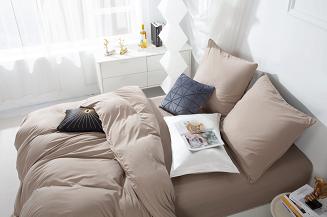 Pościel Queen 160x200 beżowa ze złotą lamówką bizą