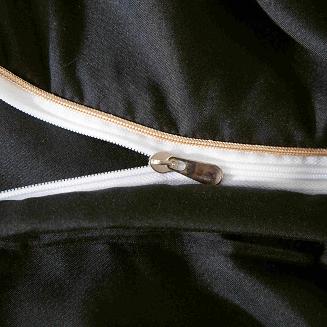 Pościel Queen 160x200 czarna ze złotą lamówką bizą