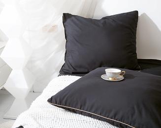 Pościel Queen 160x200 czarna ze złotą lamówką bizą
