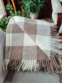 Koc wełniany z frędzlami 150x200 wełna nowozelandzka krata szachownica brązowa ekri