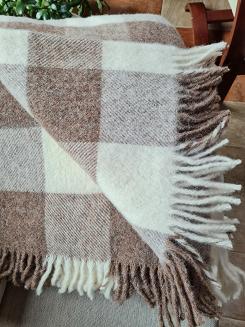 Koc wełniany z frędzlami 150x200 wełna nowozelandzka krata szachownica brązowa ekri