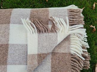 Koc wełniany z frędzlami 150x200 wełna nowozelandzka krata szachownica brązowa ekri