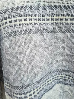 Narzuta dekoracyjna tkana 170x205 jasnoszara kremowa krata