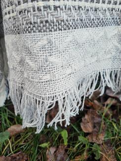 Narzuta dekoracyjna tkana 170x205 jasnoszara kremowa krata