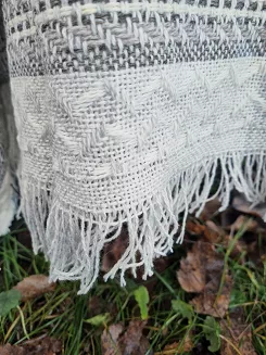 Narzuta dekoracyjna tkana 170x205 jasnoszara kremowa krata