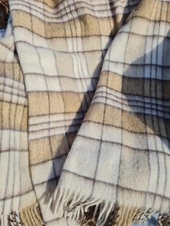 Koc wełniany z frędzlami duża krata beżowa ekri