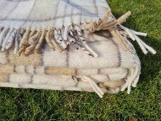 Koc wełniany z frędzlami duża krata beżowa ekri