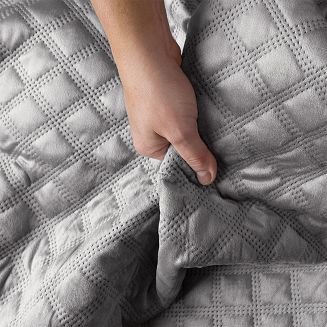 Narzuta dekoracyjna VELVI 220x240 pikowana w geometryczny wzór jasnoszara