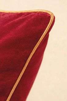 Poszewka dekoracyjna Love 45x45 welurowa czerwona ze złotym haftem