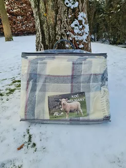 Koc wełniany z frędzlami 150x200 wełna nowozelandzka krata szara ekri czerwona