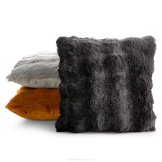 Poszewka dekoracyjna LILY 45x45 Eurofirany srebrna futrzana i puszysta z efektem 3D