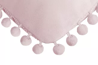 Poszewka dekoracyjna FLUFFY 45x45 pudrowy róż z pomponami