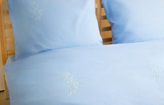 Pościel haftowana z prześcieradłem 160x200 niebieska