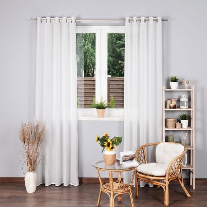 Zasłona gotowa na przelotkach BASIC 145x230 półprzezroczysta biała
