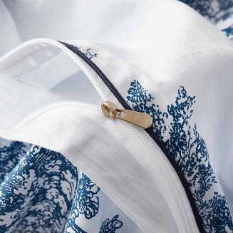 Biała Pościel Vintage z Nadrukiem Satyna Bawełniana 140x200 z Granatową Lamówką Biza