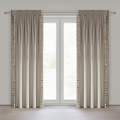 Zasłona gotowa na taśmie ROSES 140x270 Eva Minge Eurofirany beżowa z pasami ozdobnych róż po bokach