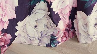 Zasłona gotowa na taśmie Peony Dark 140x270 welurowa kwiaty peonie