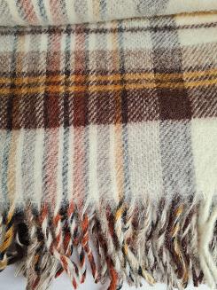 Koc wełniany z frędzlami 150x200 wełna nowozelandzka krata brązowa beżowa