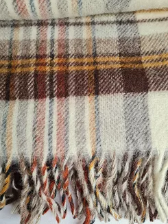 Koc wełniany z frędzlami 150x200 wełna nowozelandzka krata brązowa beżowa