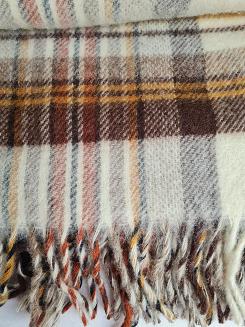 Koc wełniany z frędzlami 150x200 wełna nowozelandzka krata brązowa beżowa