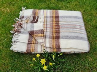 Koc wełniany z frędzlami 150x200 wełna nowozelandzka krata brązowa beżowa