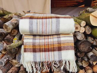 Koc wełniany z frędzlami 150x200 wełna nowozelandzka krata brązowa beżowa