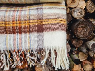 Koc wełniany z frędzlami 150x200 wełna nowozelandzka krata brązowa beżowa