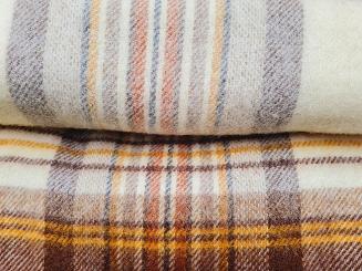 Koc wełniany z frędzlami 150x200 wełna nowozelandzka krata brązowa beżowa