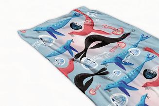 Ręcznik plażowy 100x180 błękitny kolorowe foki