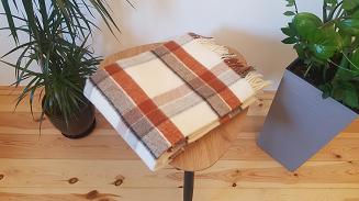 Koc wełniany z frędzlami 150x200 wełna nowozelandzka krata terakota beżowy ekri