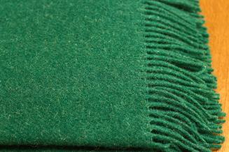 Koc wełniany z frędzlami 140x200 SOLO wełna nowozelandzka butelkowy zielony