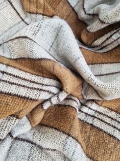 Koc wełniany z frędzlami 160x200 srebrna beżowa kratka