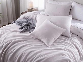 Narzuta dekoracyjna fakturowana Dotta 140x200 kaszmirowa z haftem kropek