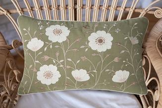 Poszewka dekoracyjna WIOSNA 35x50 Eurofirany zielona biała w haftowane kwiaty