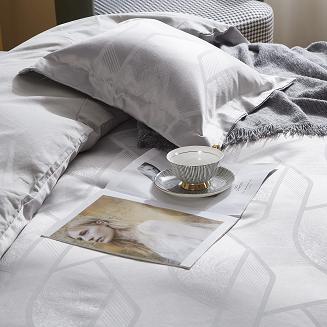 Pościel atłasowa z haftem 160x200 ekskluzywna srebrna geometryczny wzór