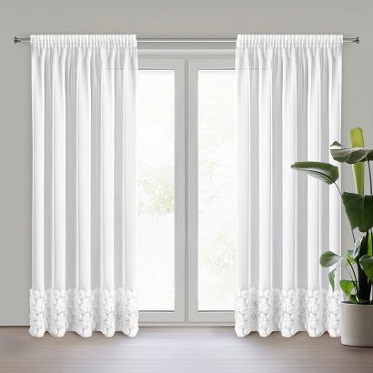 Firana gotowa z siatki na taśmie ROSES 140x270 Eva Minge Eurofirany biała z 6 pasami róż