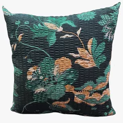 Poszewka z kory 40x40 kwiatowe ornamenty na ciemnozielonym tle