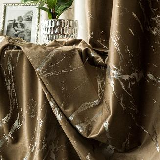 Zasłona gotowa na przelotkach MARMA 140x250 brązowa ze srebrnym nadrukiem