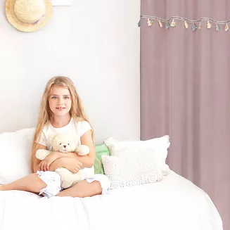 Zasłona gotowa na przelotkach 140X250 KIDS Eurofirany pudrowa ozdobiona taśmą ze słonikami